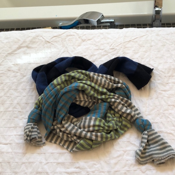 Scarfs - Picture 1 of 1